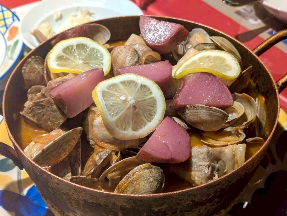 portugaltopics's tweet photo. ◆日本でポルトガル料理が食べたい方へ

内緒なのですが...実は『ヴィラモウラ』というポルトガル料理のお店が銀座にあります。

ここでは最高のポルトガル料理を食べれます。人気店なので予約必須。満席になる。

本当に至高過ぎて全員一度は行った方がいいレベル。ワイン含めて飛ぶぞ。 https://t.co/8SoMqtpjg7