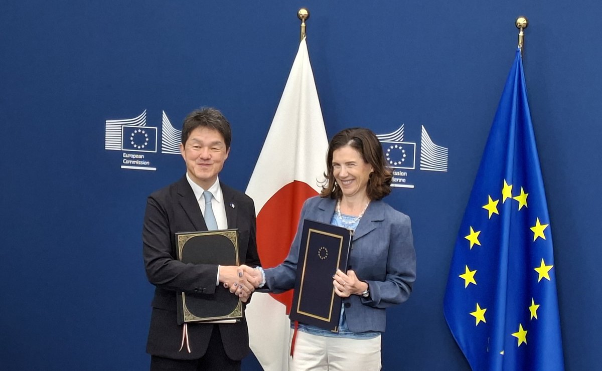JapanMissionEU's tweet photo. We are delighted to announce that the Agreement on Japan's association with #HorizonEurope was signed today in Brussels-a major step forward in deepening #JapanEU science & technology cooperation! This will help promote international collaborative research in academia & industry! https://t.co/DIuLUBpBK5