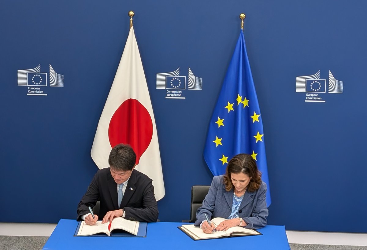 JapanMissionEU's tweet photo. We are delighted to announce that the Agreement on Japan's association with #HorizonEurope was signed today in Brussels-a major step forward in deepening #JapanEU science & technology cooperation! This will help promote international collaborative research in academia & industry! https://t.co/DIuLUBpBK5