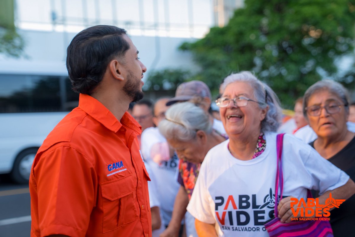 PabloVides_'s tweet photo. Esta candidatura es de las comunidades de San Salvador Oeste. 

Se cumplió un anhelo más de mi corazón, el tener la candidatura por Nejapa y Apopa. 🧡🫡😃

A seguir sirviendo a nuestras comunidades. #PabloVides2027
#Apopa #Nejapa #Gana https://t.co/JjNWAU1Oqk