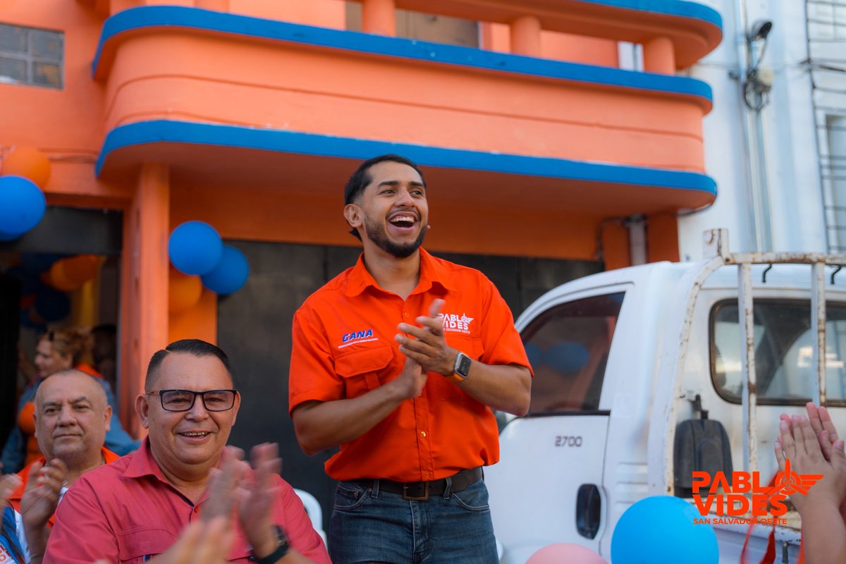 PabloVides_'s tweet photo. Esta candidatura es de las comunidades de San Salvador Oeste. 

Se cumplió un anhelo más de mi corazón, el tener la candidatura por Nejapa y Apopa. 🧡🫡😃

A seguir sirviendo a nuestras comunidades. #PabloVides2027
#Apopa #Nejapa #Gana https://t.co/JjNWAU1Oqk