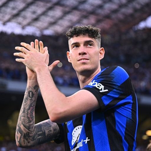 theMadridZone's tweet photo. 🚨💣 BREAKING: Real Madrid were working on SELLING Raul Asencio and then going after ALESSANDRO BASTONI.

However, with Asencio's injury, things have now become COMPLICATED. @diarioas https://t.co/N2peOvUfTI
