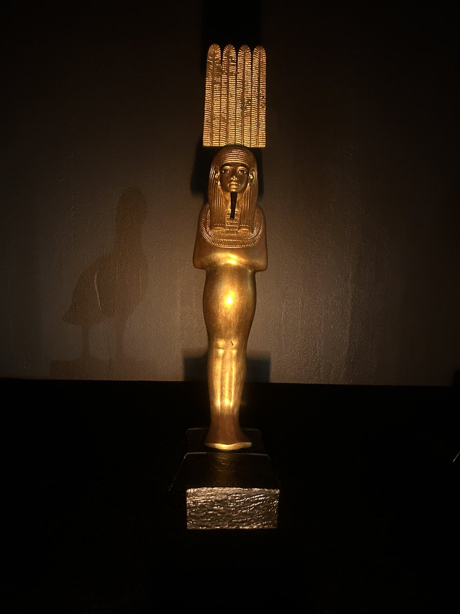 usapenchan's tweet photo. 古代エジプトの大気の神「シュウ」

先日参加した河江先生のナイトツアー
左は通常
右はナイトミュージアム展示です。

オマケは名前をもらったムスコ
🐰ボクの名前の元の人だよ🐰

#ツタンカーメン・ミュージアム
#ミステリー・オブ・ツタンカーメン
#ナイトミュージアム
#うさぎ https://t.co/OGKyL3DpJm