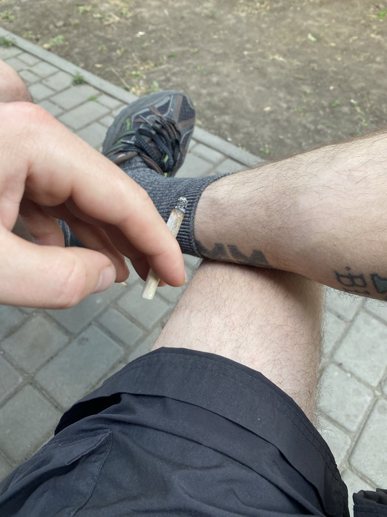 maksymbbbb's tweet photo. літня ротація на 50 днів завершилася.

очікування: класні нові люди, хі-хі ха-ха, армійські приколи, навчання, нові засоби, багато цікавої і складної роботи.

реальність: добряче заїбали одне одного, ахуєвша спина, почав курити, хартбрейк 🙂 https://t.co/0BPvvGpCCH