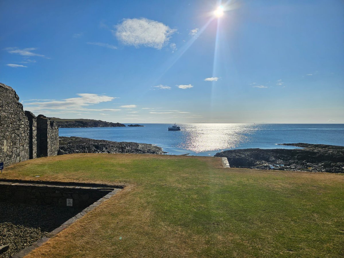 FairwaysFundays's tweet photo. Day 4 of the record-breaking @ChasingScratch tour! 🇮🇪⛳

Today the gang head north to the spectacular @ArdglassGolf 

It's already been an unforgettable trip, with a BBQ at @portmarnockrjgl ... and even an engagement! 💍

Search 'Chasing Scratch' wherever you get your podcasts https://t.co/F8y7Mv80Sd