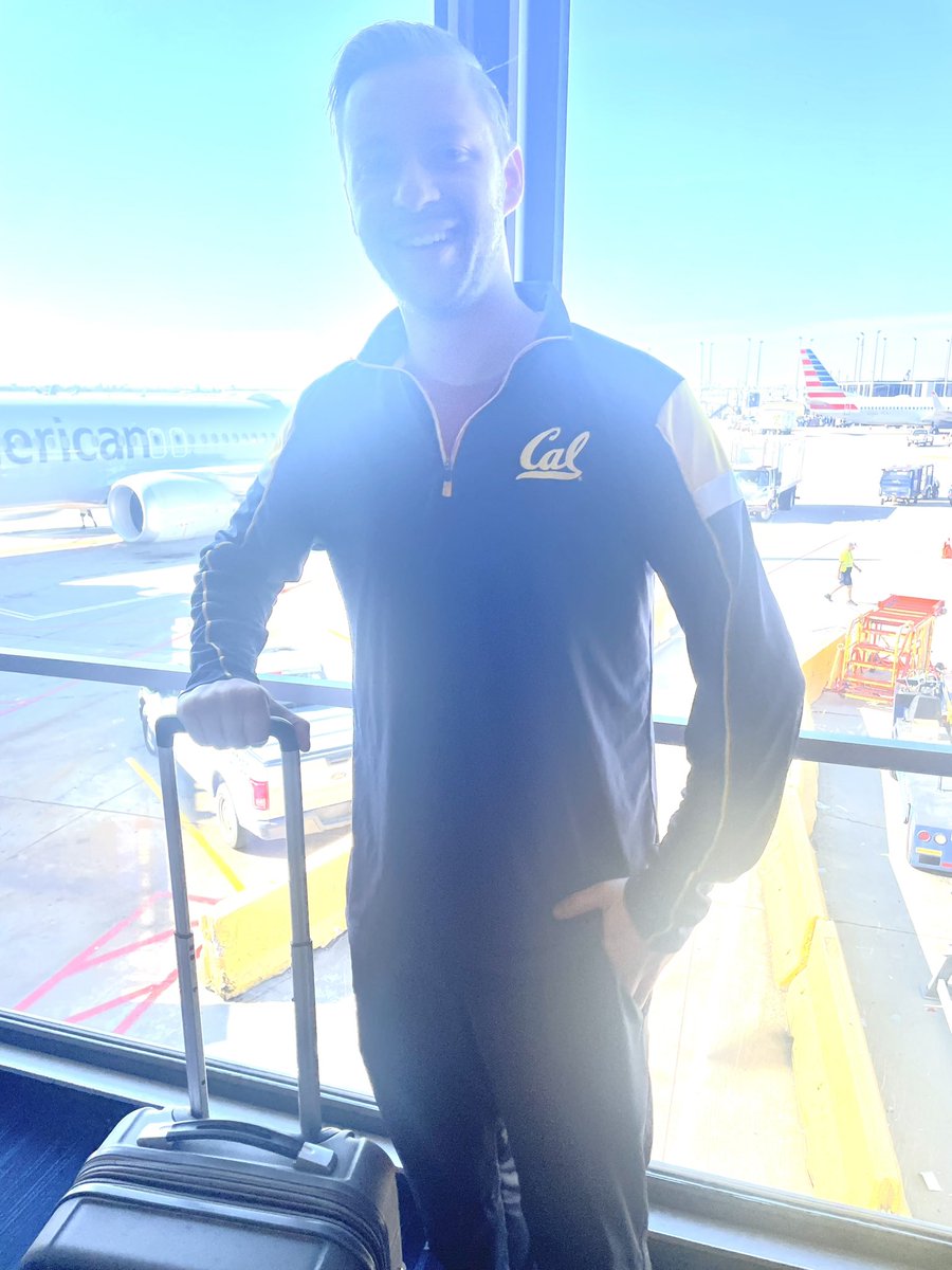 TheReal_BGreene's tweet photo. Heading to the Mile High City but nowhere sets you higher than @UCBerkeley! My Cal degree gave me the skillset to summit any challenge that today’s competitive business world sets before me. That’s why I #WearTheBear🐻 at the #airport https://t.co/eU7o8D6alM