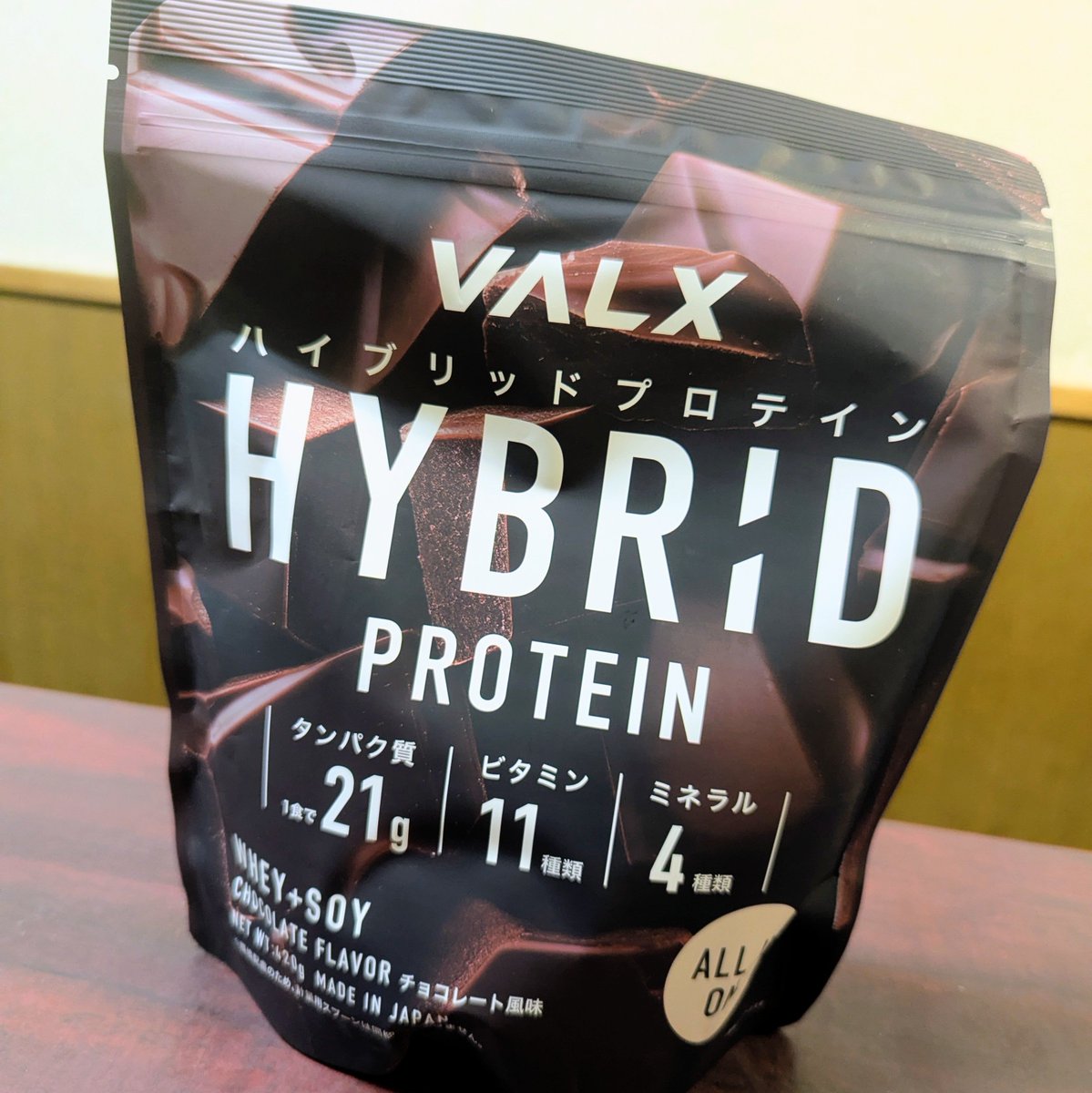 mame_latte's tweet photo. ジム下ドンキに売ってた！
久しぶりにチョコ味のプロテイン買ったけど美味かった☺️
#valx
#プロテイン https://t.co/ZHFTlIxeug