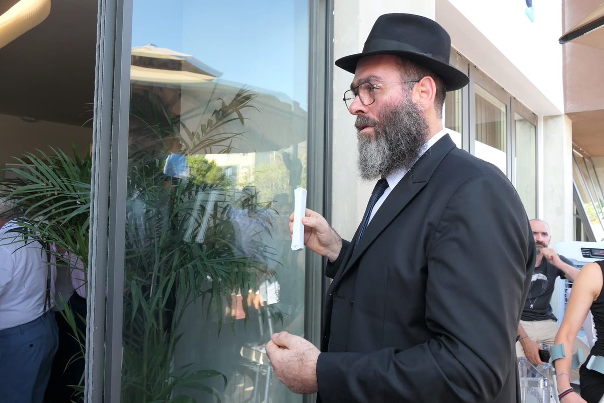 Jewish_Cyprus's tweet photo. Chief Rabbi of Cyprus, Rabbi Arie Zeev Raskin, had the honour of officiating the Mezuzah Placement Ceremony at the newly opened Hadassah Medical Center Limassol. 
We congratulate the leadership and staff.
#cyprus #limassol #hadassah #hospital #medical #healthcare #jewishcyprus https://t.co/qR2OTLvDaH