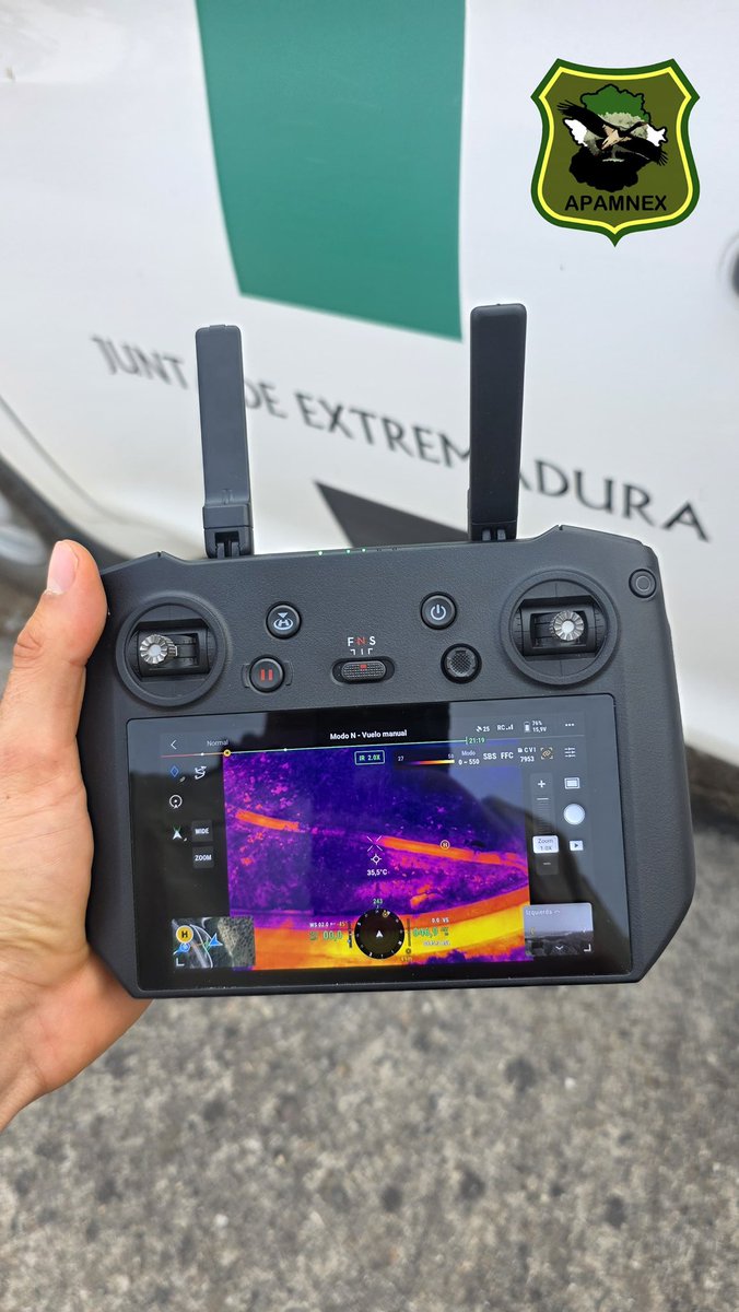 Apamnex1's tweet photo. Apagadas las llamas sigue la vigilancia. Ahí estamos l@s #AMN de @Junta_Ex para evitar que una posible reproducción  vuelva a poner en jaque al dispositivo de extinción de @PLANINFOEX https://t.co/jbpIaIrJT3