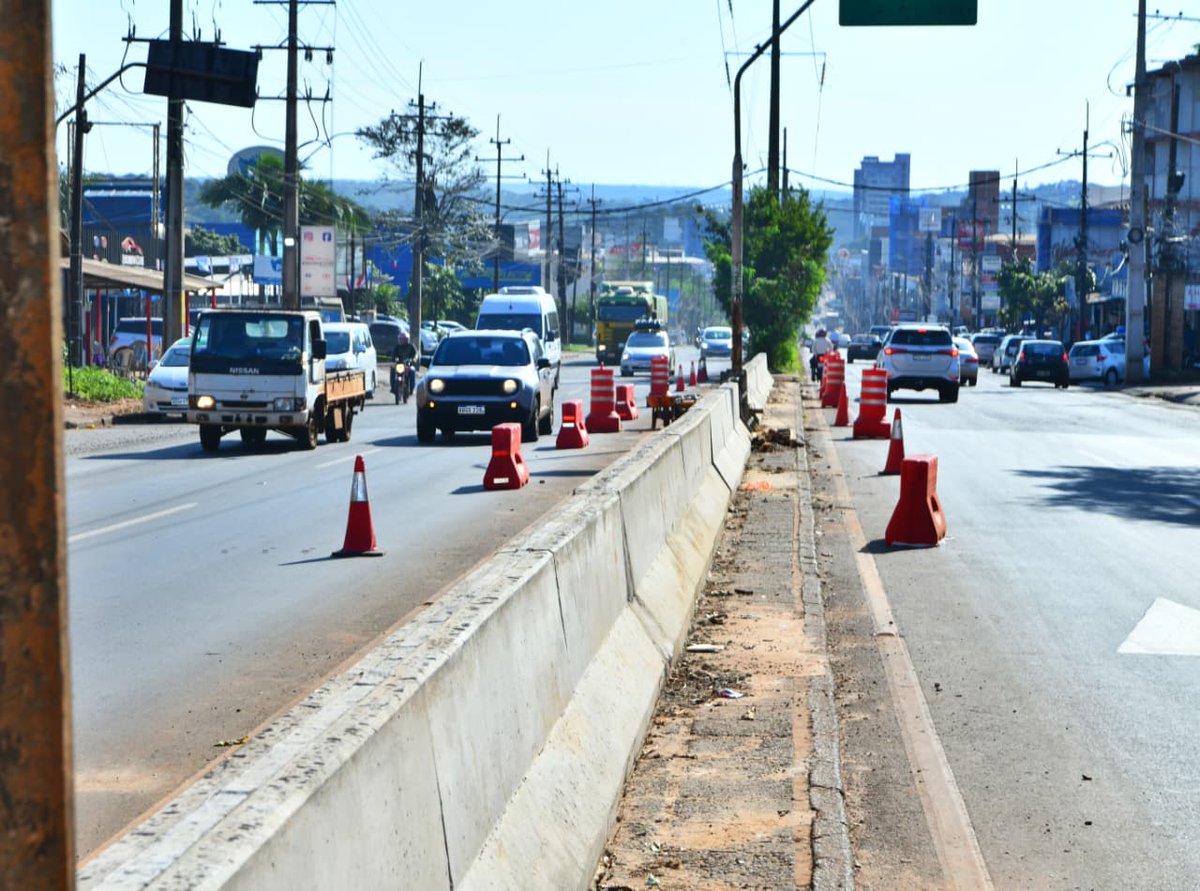 itaipuparaguay's tweet photo. 🚧 Las obras financiadas por ITAIPU en la zona del Km 4 de Ciudad del Este avanzan a buen ritmo, con importantes progresos en infraestructura vial, drenaje y pavimentación. La intervención permitirá optimizar la circulación, reforzar la seguridad de conductores y peatones, y brindar un entorno urbano más moderno y ordenado.

🚧 El proyecto también contempla la rehabilitación del Puente José Costa Cavalcanti (que une a Ciudad del Este con Hernandarias) mediante la realización de varias mejoras. 

Leé aquí  👉  https://t.co/gHhE08YSSV