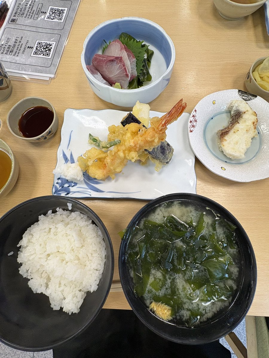 sumomo__02's tweet photo. 出張の最終日、少し時間が空いたから足を伸ばして遠くまでお昼ご飯を食べに行ってきた！

とっても美味しかった！
ワカメが盛り盛りだった https://t.co/OrkRkRed5P