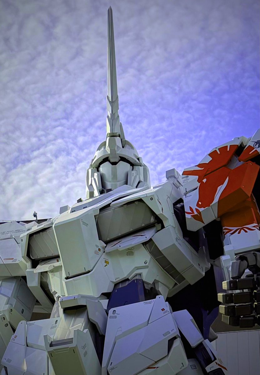 UC00213's tweet photo. なくなる前に見ておかないとね
#ユニコーンガンダム #ダイバーシティ
#お台場ガンダム #ガンダムベース https://t.co/0S4AhESCmI