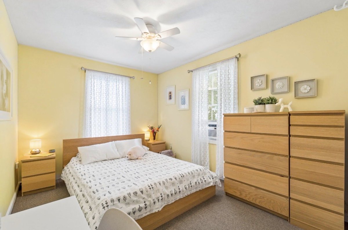 obtaim's tweet photo. seal made it into the listing photos of the house https://t.co/mLWTx8AzE0