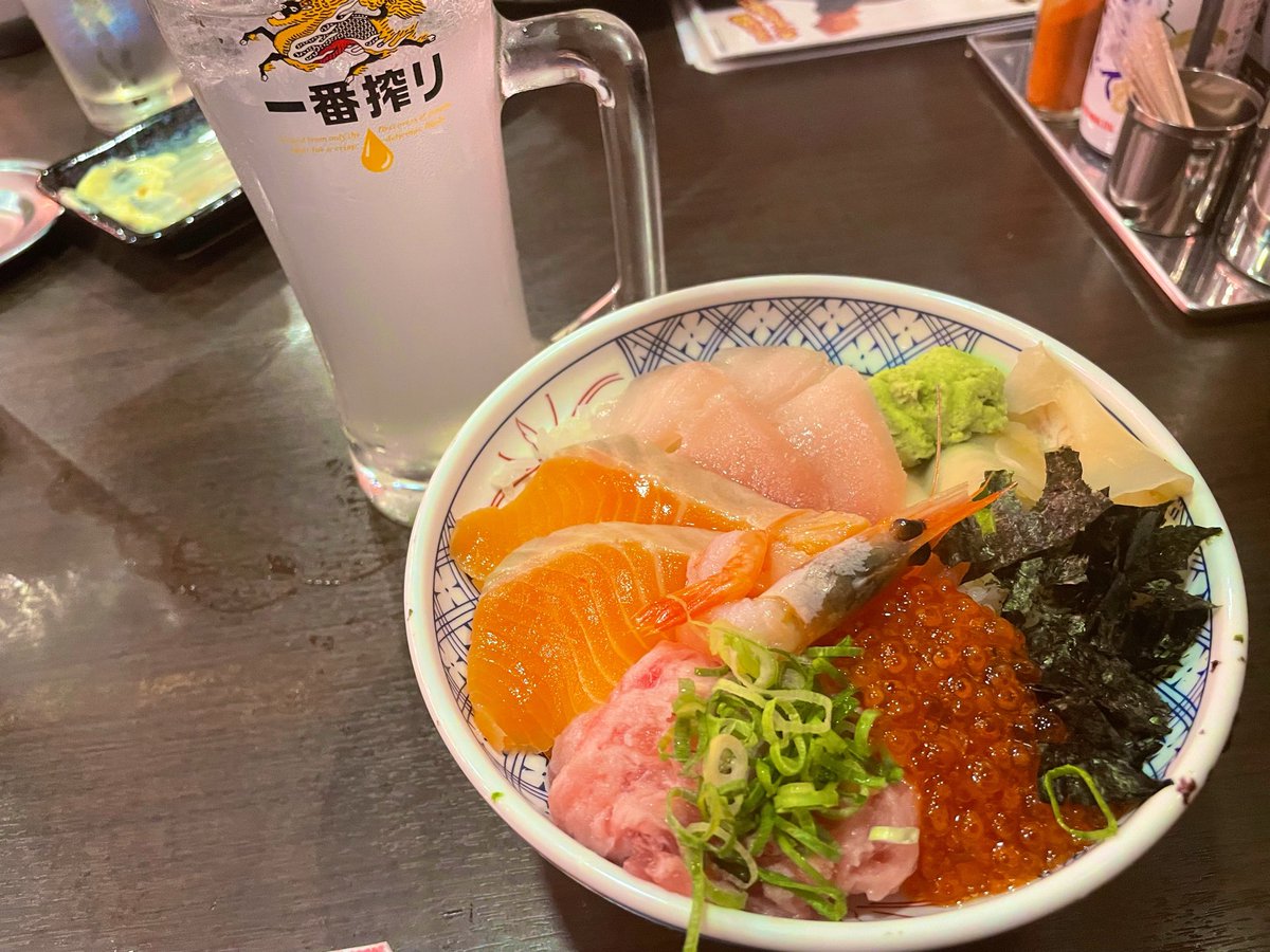 Falconpinklunch's tweet photo. Falcon!! https://t.co/QEQsxvzzvU