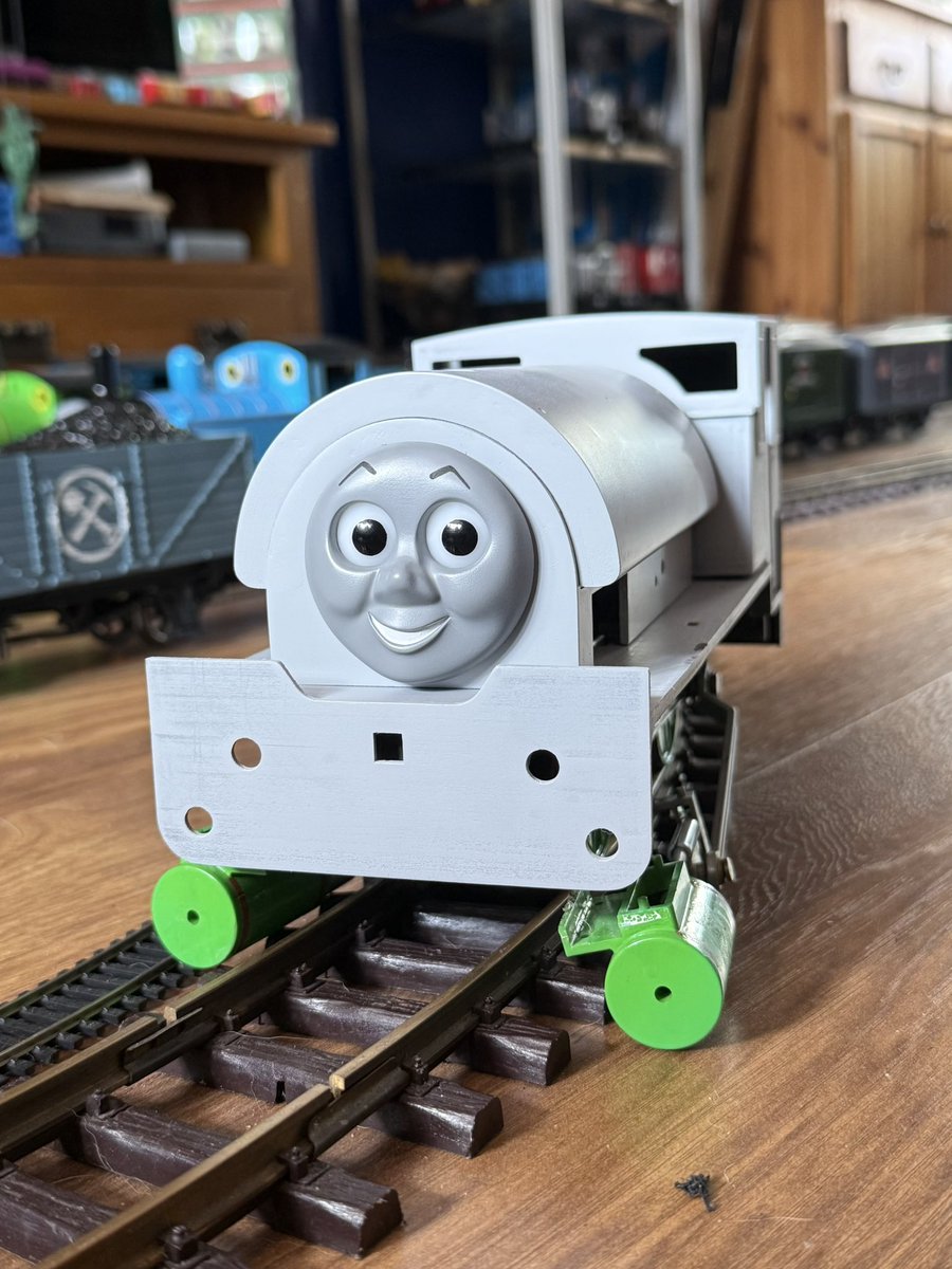 ShadowGWR's tweet photo. Here comes trouble… 🐝🐝 #ThomasandFriends #Bachmann #Gscale #TTTE #ModelTrains https://t.co/2HOKiMQcpk