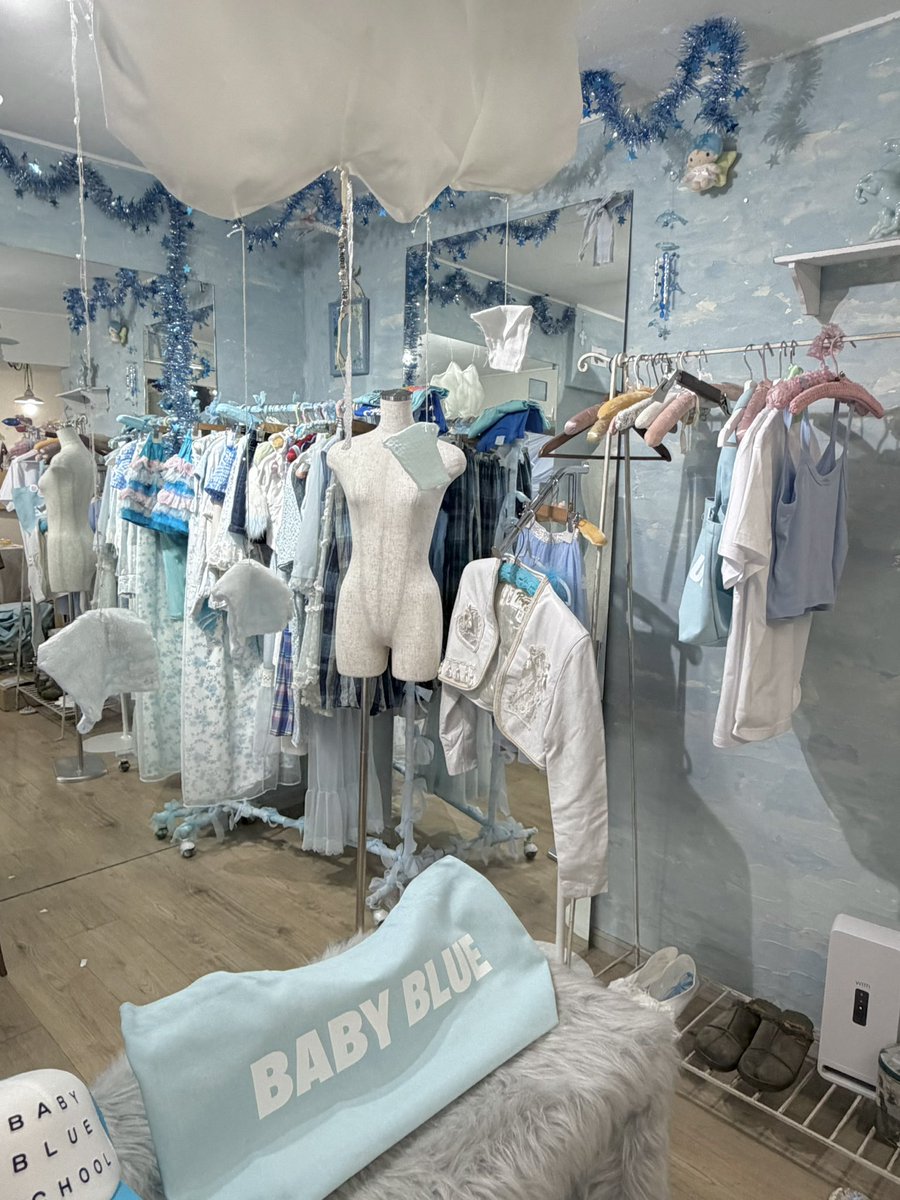inu_lovelove's tweet photo. 🧊🧊🪽7/31〜8/2 bluesisにてbaby blue schoolのpop up eventが開催されます　今回内装のお手伝いをさせていただきました~ アイテムたちもお店もとってもかわいいのでぜひ足を運んでいただけたらうれしいです~🥚🍨　https://t.co/GobR4IxWQb https://t.co/vqUpgKJZFC