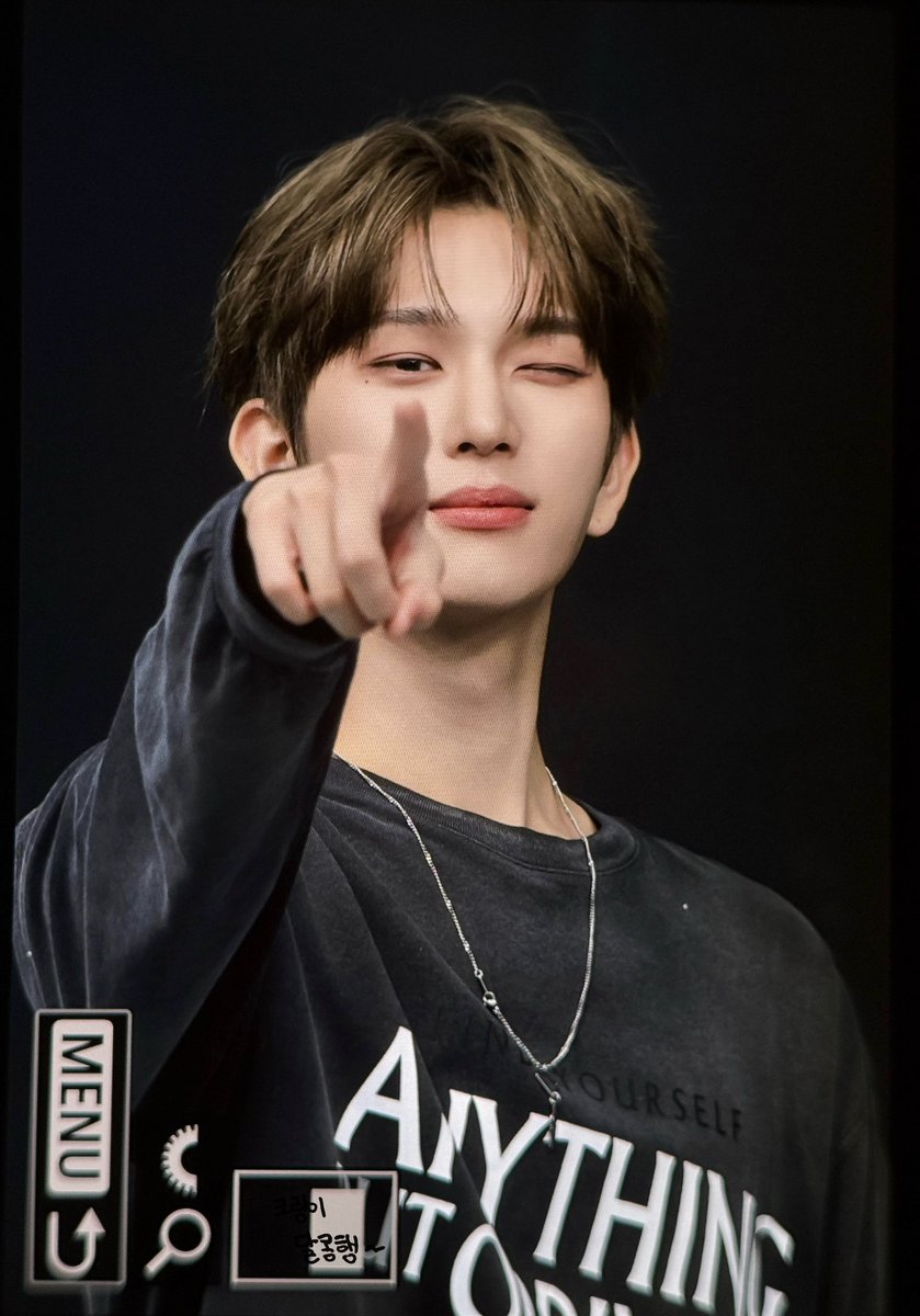 BAEKSEUNG_CREAM's tweet photo. 260730 후즈팬스토어 #백승 

세상에서 제일 소중한 우리 현우🫂💙

#이펙스 #EPEX #BAEKSEUNG https://t.co/uALtOpfEbW