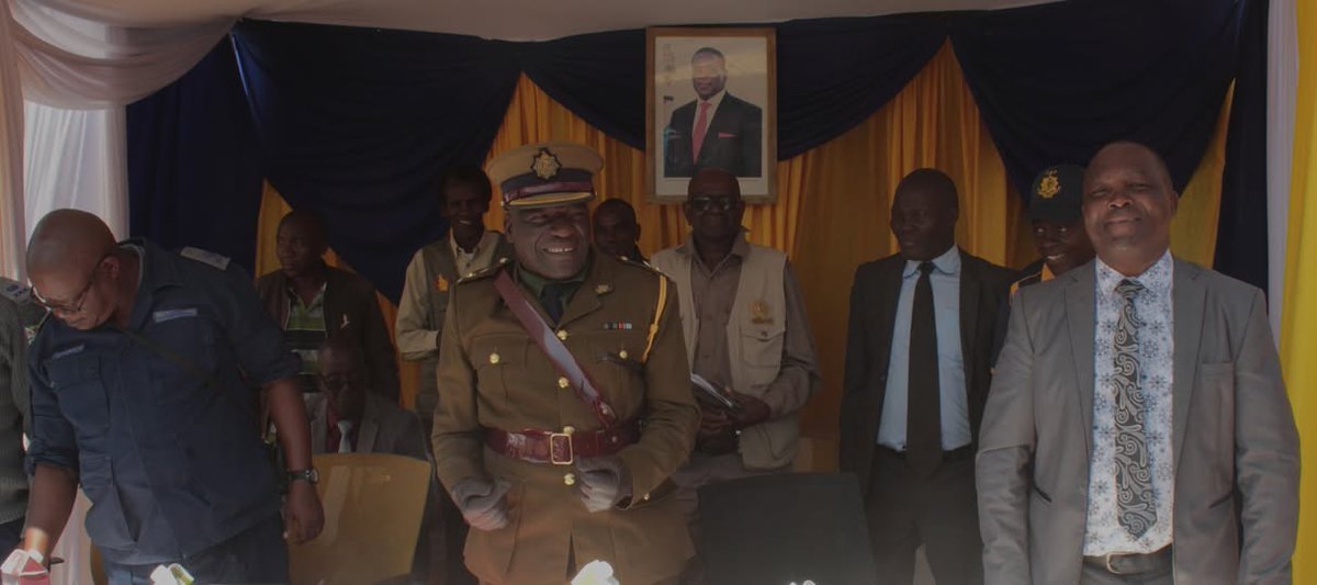 atondservices's tweet photo. Kushandidzana kweMapurisa neveruzhinji koderedza kuparwa kwemhosva mudunhu  reKwekwe https://t.co/ctWpqIubaz @PoliceZimbabwe ,@InfoMinZW ,@GeorgeCharamba2 ,@nickmangwana ,@ZimMediaReview https://t.co/pPvhArJBFb