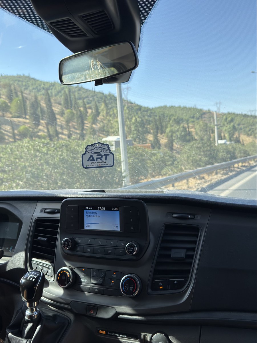 d0gukans0's tweet photo. Çal keke çal bira şişesini kırıp kendimi kescem şimdi mk https://t.co/Wp7HfwPG1m