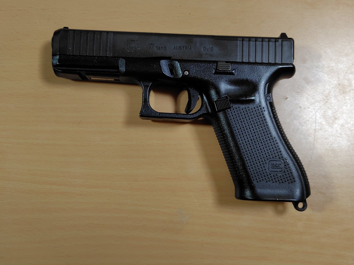 QooUri's tweet photo. GLOCK買ったらやろうと思ってたカービンキット https://t.co/AMMEl3HQfo