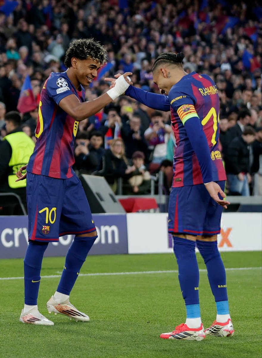 ActuFoot_'s tweet photo. 🚨 Karim Adeyemi 🇩🇪 : « JE N'AI PEUR D'AUCUN JOUEUR. JE SAIS QUE SI JE DONNE LE MEILLEUR DE MOI-MÊME, J'AURAI UNE CHANCE DE JOUER. » 😁💙❤️

🎙️ @mundodeportivo https://t.co/5tKKPHPYdY
