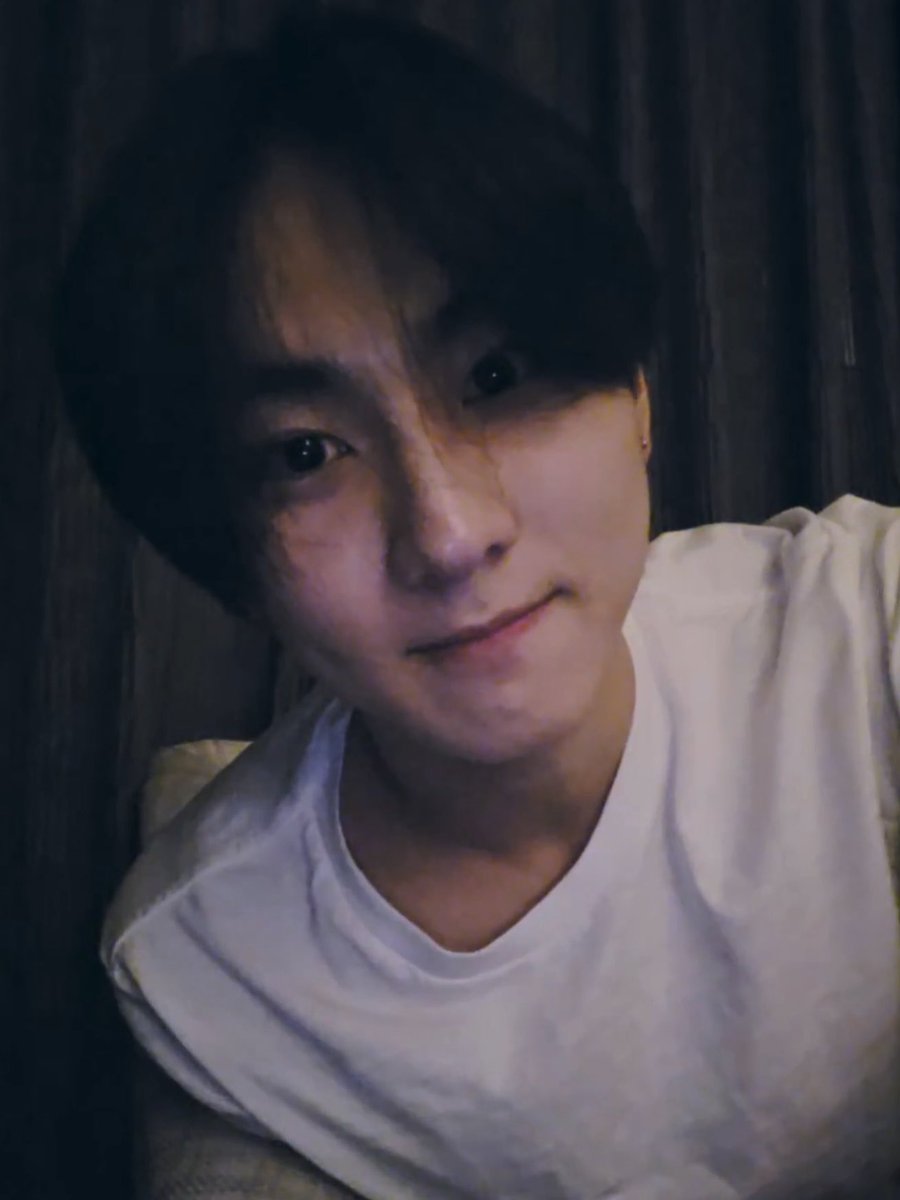 fleurseptber's tweet photo. หล่อมาก ใจดี ขี้อ้อนด้วย https://t.co/AsQRZtuyY6