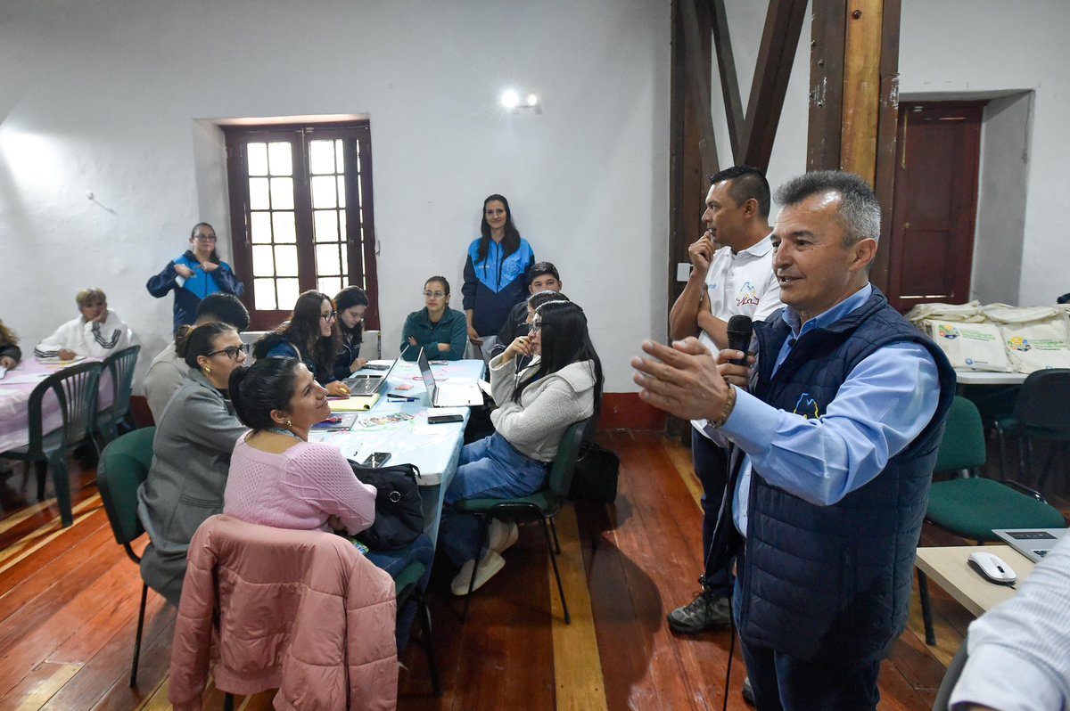 CundiAgro's tweet photo. Cada encuentro fortalece una política pública construida desde los territorios, con la participación de quienes conocen de primera mano las realidades, necesidades y oportunidades del campo cundinamarqués. https://t.co/Zmr4R3TcwD