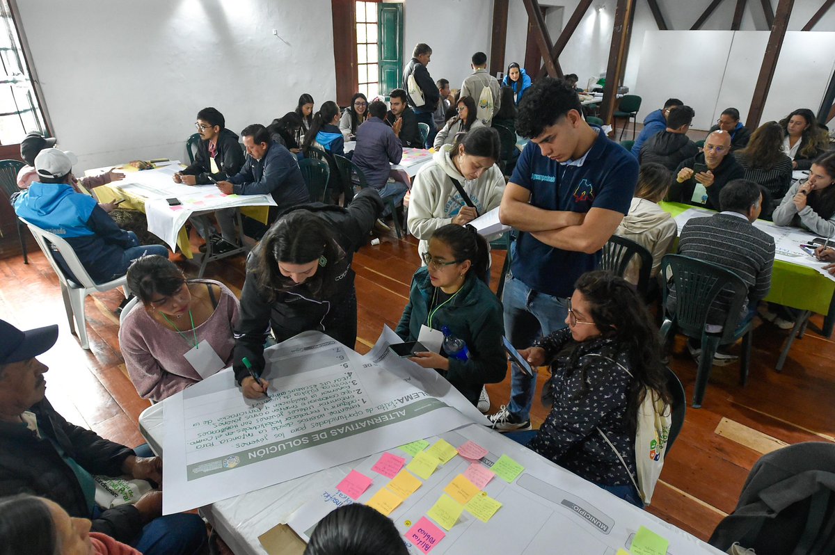 CundiAgro's tweet photo. Cada encuentro fortalece una política pública construida desde los territorios, con la participación de quienes conocen de primera mano las realidades, necesidades y oportunidades del campo cundinamarqués. https://t.co/Zmr4R3TcwD