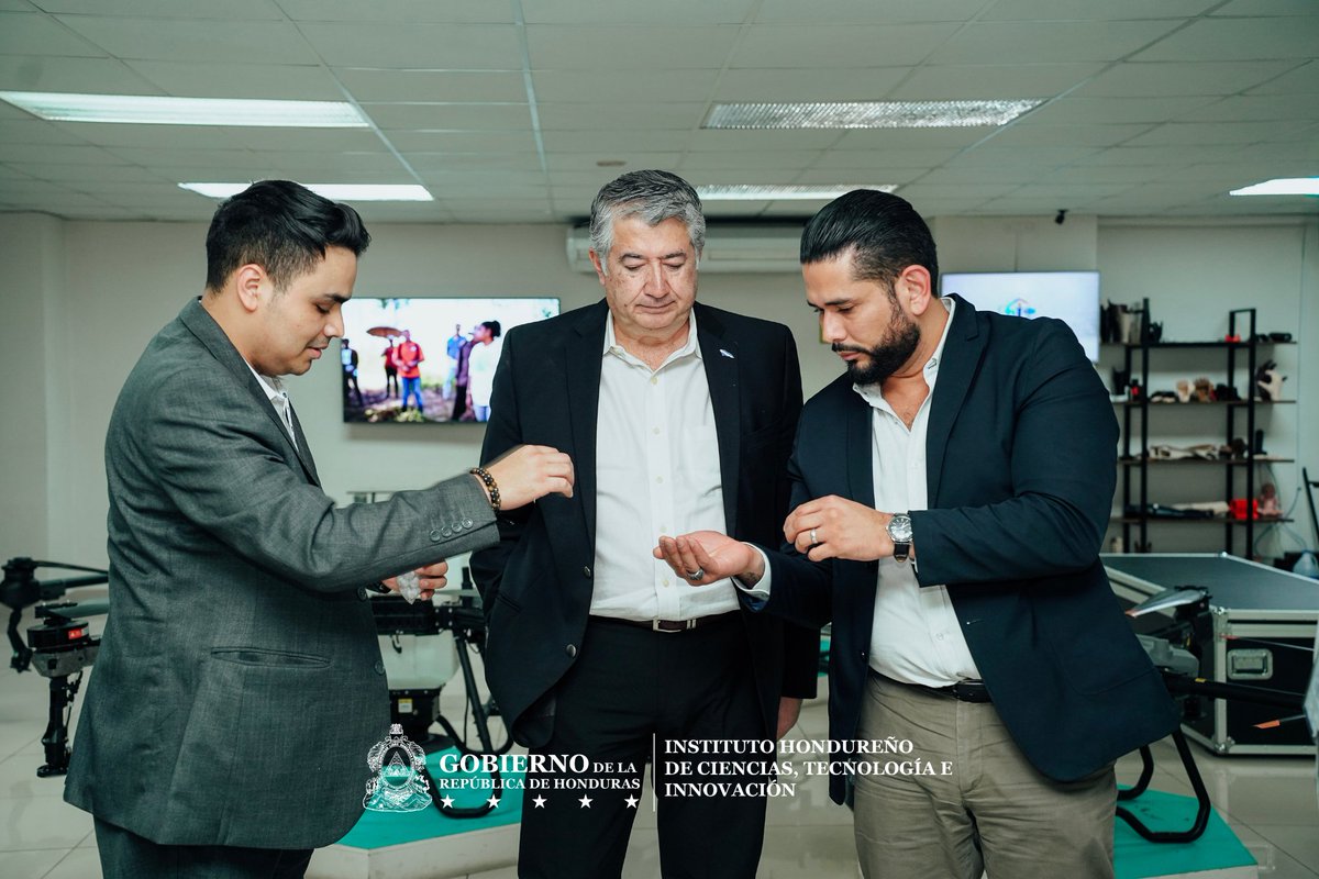 IHCIETI's tweet photo. 🔬🇭🇳 El IHCIETI recibió la visita del Ministro de la Presidencia, Juan Carlos Mejía; del Dr. José Miguel Castillo, Viceministro de Redes Integradas de Servicios de Salud de la @saludgobhn; y del Ing. José Virgilio García, Director Ejecutivo de DICTA. https://t.co/30TUoiAWIG