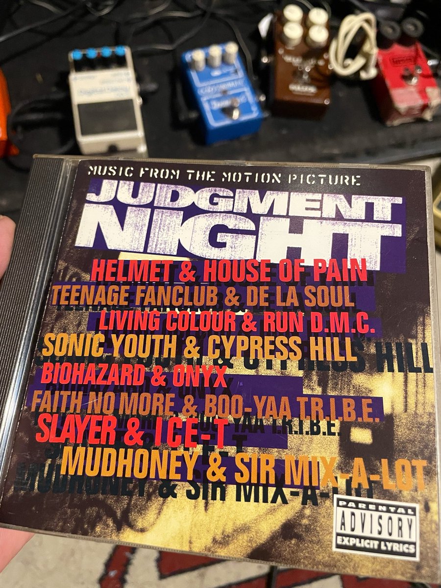 weedkolifa's tweet photo. Bueno, antes de ponerme a trabajar escucharé este discazo que contiene una de las mejores bandas de sonido de los 90s. Mira lo que son esos nombres! https://t.co/xQDBl1iTMZ