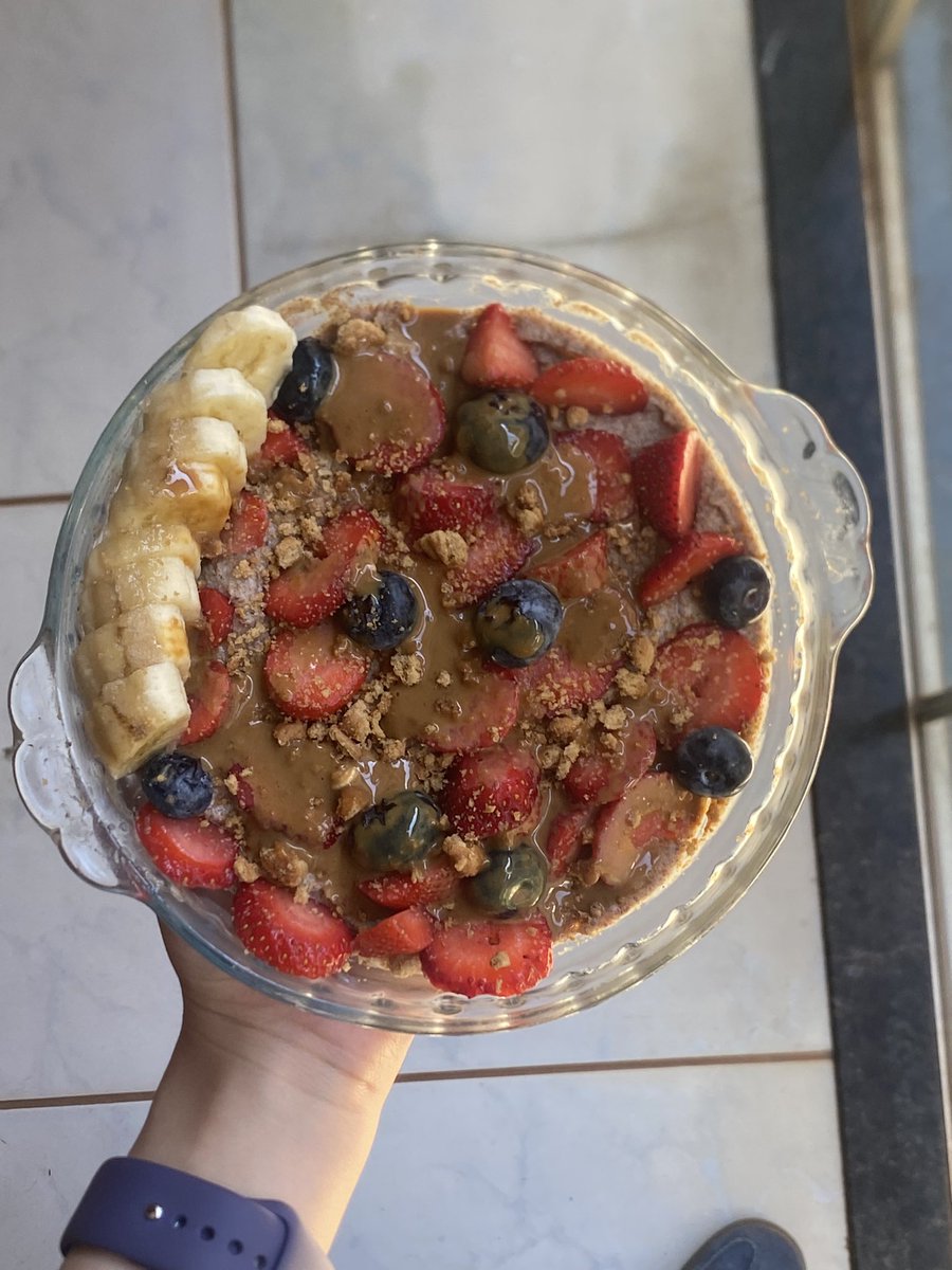 valsoony's tweet photo. bom dia ed com essa yogbowl performática as 11 da manha https://t.co/DPg6dFQRfg
