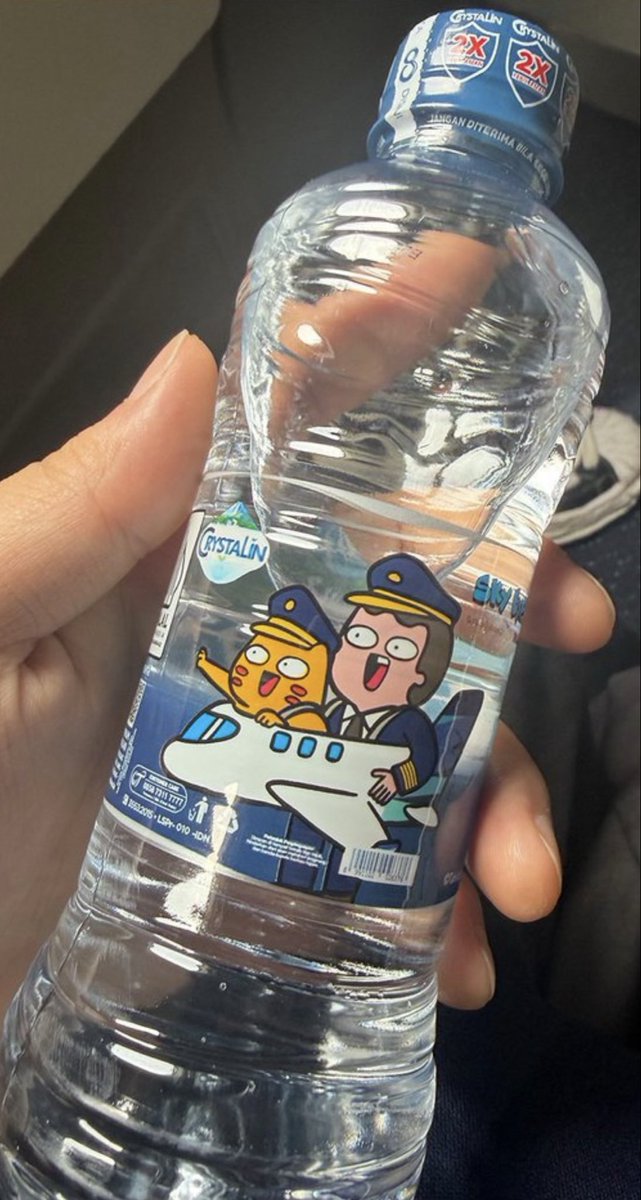 jungsumilkita's tweet photo. Papi moto botol tahilalats is the most bapak-bapak thing ever https://t.co/fgTVGVgNCZ