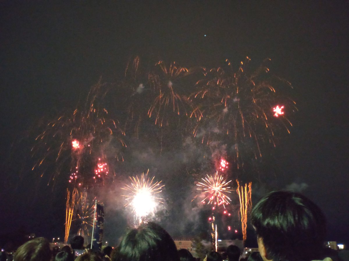 oharikomio's tweet photo. 道新納涼花火大会、しばし観賞。
#旭川市 https://t.co/9x5oIRavMY