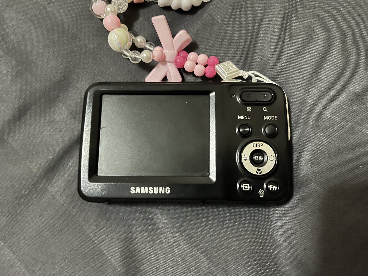 ppwork0's tweet photo. —Samsung ES80—
แฟลชแรง ปุ่มไม่รวน โทนภาพสวย 

💗Price: 1950
สิ่งที่ได้: กล้อง แบต สายคล้องมือ เมม 

👉🏻ตำหนิ: ซูมสุดมีฝุ่น จอมีจุดขาวตามภาพ 
#กล้องดิจิตอลมือสอง #กล้องดิจิตอล #กล้องดิจิตอลราคาถูก https://t.co/vLvu4DVR1i