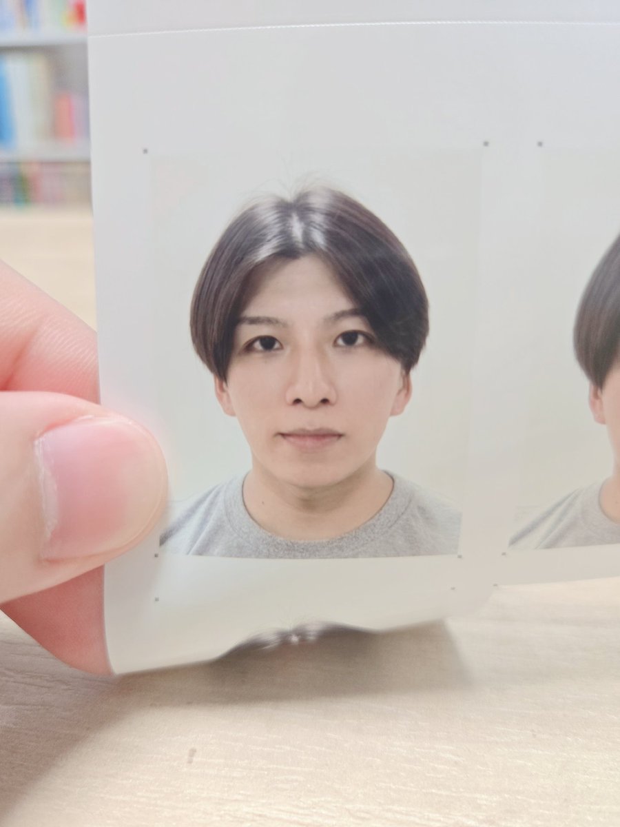 bakuteeeen's tweet photo. ニート30日目

今日は死ぬほど後回しにしてたマイナンバーカードの申請に行きました。その場で全部やってくれたのでとても楽チンでした。余った証明写真くれたんですが、口歪んでてへんてこりんでした。 https://t.co/jtRe0Uu8Xl