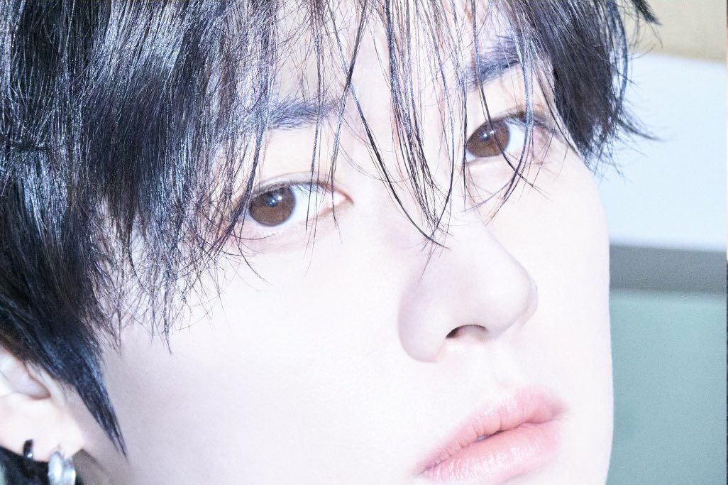 Rossaammuunnd's tweet photo. @Stray_Kids He looks ethereal https://t.co/CNl9zfKd5e