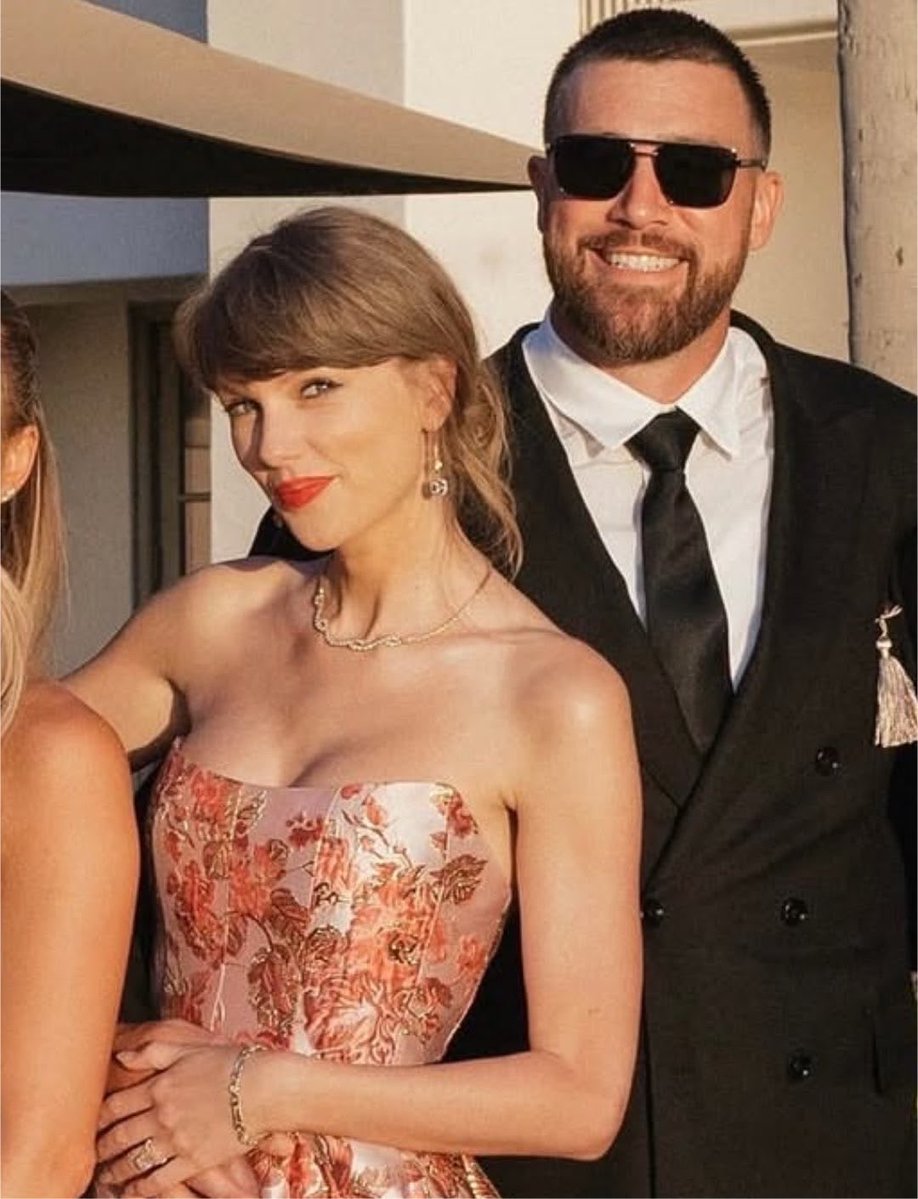 LaPuercaylor's tweet photo. Jason Kelce habló sobre la boda de Taylor y Travis y comentó que fue increíble.

“La boda fue increíble, un 10 de 10. Probablemente llore más en esta boda que en la mía. Ellos fueron fantásticos en la ceremonia, y estoy feliz por ambos. No he visto ninguna foto real en internet lo cual es increíble hubo miles de personas y no hay nada en internet”