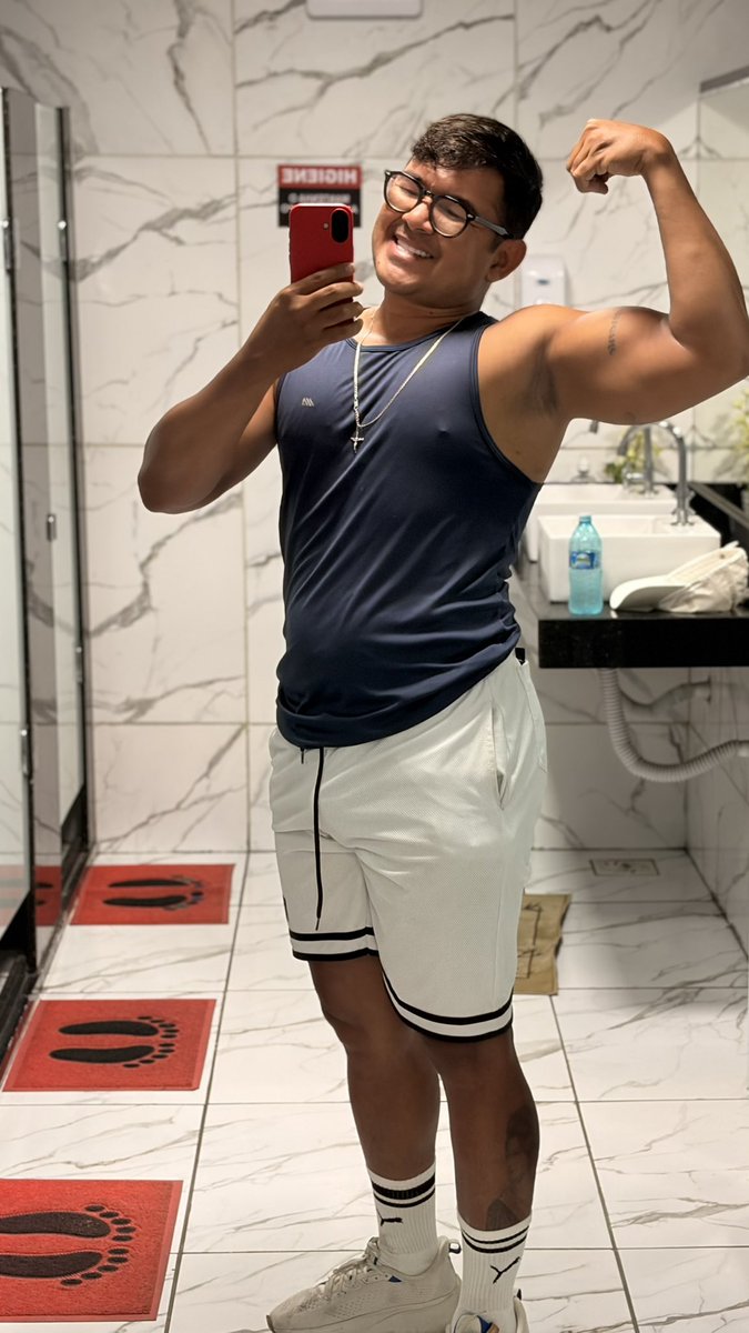 MORENOPRATIADO's tweet photo. TREINÃO 
Barriga indo embora 
107 glúteo 
67 de perna 
80 kG
Tudo graças ao meus personal que não me deixa desistir https://t.co/6KWwEUvPzu