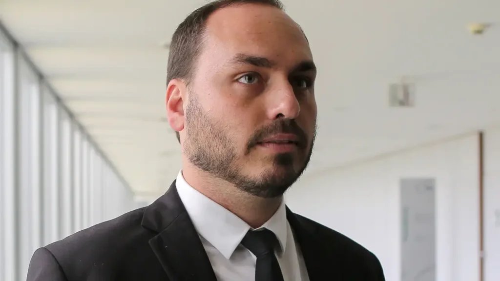 PoliticariaBras's tweet photo. A nova ofensiva do MP do Rio contra núcleo do antigo gabinete de Carlos Bolsonaro https://t.co/DeFuWr7ITU https://t.co/C7hykiNQuk