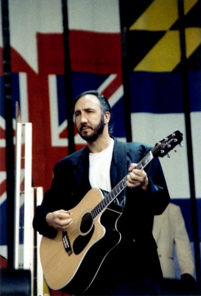 TheWho's tweet photo. 📸 On this day in 1989, The Who 'The Kids Are Alright' 25th Anniversary Tour at the Joe Robbie Stadium Miami https://t.co/tWutOOfiWv