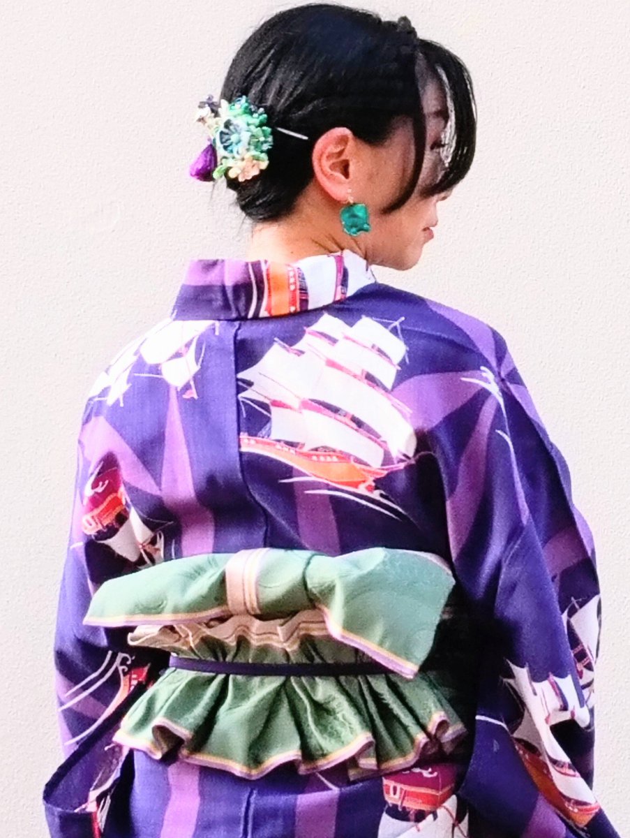 yukiko0079's tweet photo. 友人と飲み会。
帯は @ayaayaskimono さんがやってたリボン＆ギャザーのやつ真似したら、娘に「可愛い」て褒めてもらえた💕
浴衣は @kimonomachi さんの。 着心地サラッとしてて軽くて涼しくてお気に入り。洗濯後もシワになりにくくて最高✨
帯 @modoribashi237 
簪 @kanzashiyawargo https://t.co/F8awN15pW7