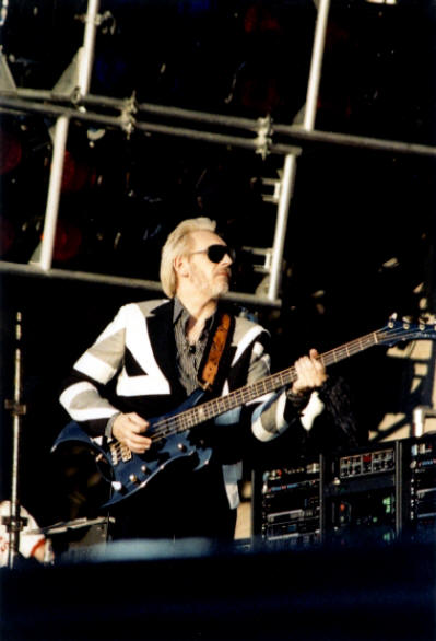 TheWho's tweet photo. 📸 On this day in 1989, The Who 'The Kids Are Alright' 25th Anniversary Tour at the Joe Robbie Stadium Miami https://t.co/tWutOOfiWv