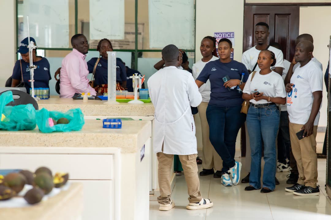 HarryCakesUg's tweet photo. At @NaroKawanda Food Science Laboratory, researchers work to ensure food is not only available but also safe, nutritious and of high quality. Their research tackles food contamination, pesticide residues and nutrition to promote healthier diets for all Ugandans. #GoldenPosts https://t.co/pxuORQGRtD