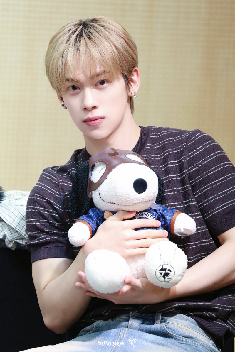 HelloSteve_0309's tweet photo. 260723 비트로드 팬싸

#스티브 #유나이트 #STEVE #YOUNITE https://t.co/yThJtEfHVM