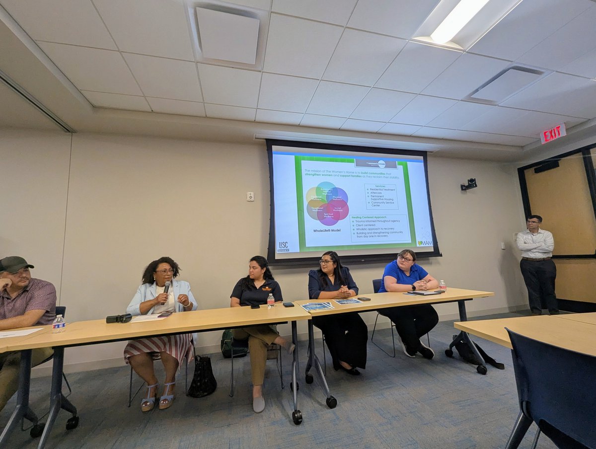 LaceyHullTx's tweet photo. Yesterday, my office attended the Getting to Know Spring Branch event hosted by @MAMHouston . It was great to see so many familiar faces, as our local organizations joined with community members to talk about resources in Spring Branch, ways to volunteer, and how the community can be more involved.