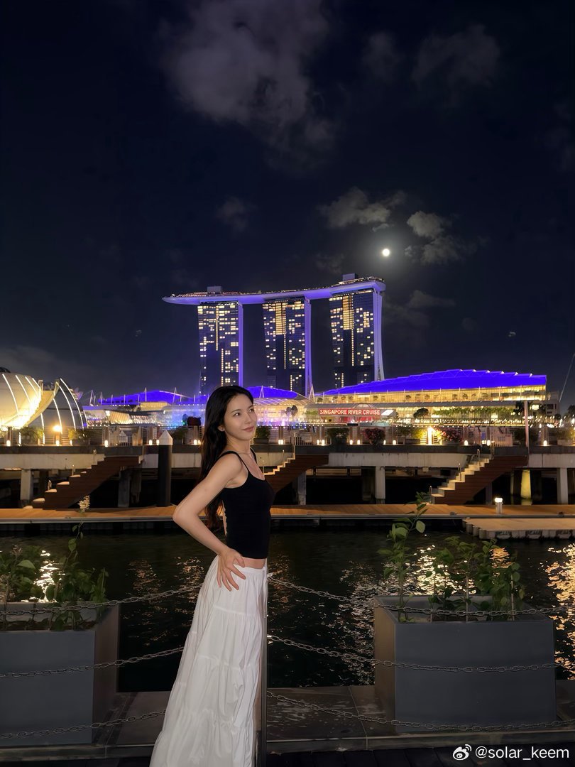 solarkeem_bot2's tweet photo. [📸] 2026.07.30 Weibo 

Singapore❤️ 

#솔라 #SOLAR
@RBW_MAMAMOO https://t.co/qRqSU1bpMm