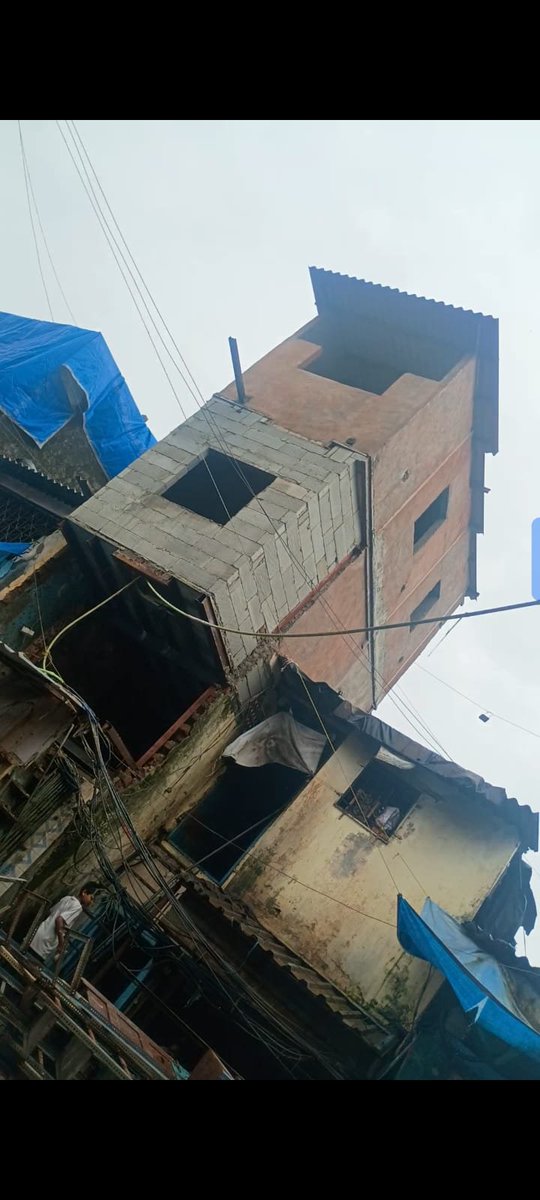 Chandra26650330's tweet photo. मा.@CMOMaharashtra @SunetraA_Pawar @mieknathshinde @mybmc @mybmcWardGN @TawdeRitu धारावीत मोठ्या प्रमाणात अनाधिकृत बांधकाम पालिका कारवाई करत नाही डीआरपी कारवाई करत नाही कारवाई करणार कोण?  वाघ आणि पोळ मुकादम प्रत्येक बांधकामावर हजर? https://t.co/KoSvZznnRP