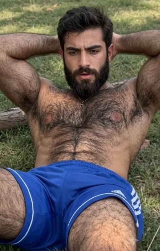 contesdegays35's tweet photo. #hairychest #men #hairy #hairymen #poilu https://t.co/mweWqYIsKT