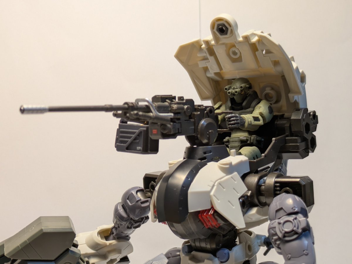gnm360's tweet photo. #ヘキサギア
色々試行錯誤した結果、いい感じの機体になりました!

またTF2のタイタンのような機体になりました👾
イメージはノーススターです。

上部機関砲は差し替えることで手動操作できるようになってますが、差し替え無しで手動操作できるよう加工します👨‍🔧 https://t.co/KhaoPtk4nB