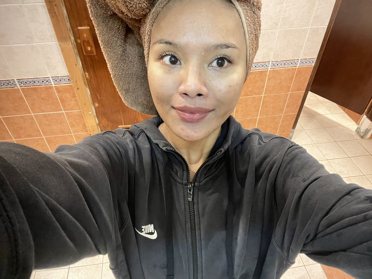 mustiqka's tweet photo. renang malem ini bulannya terang bgt!?! https://t.co/ymeKVwf28e